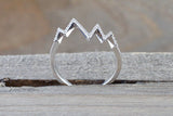 18 karat White Gold Diamond Heart Beat Row Zig Zag Ring Band